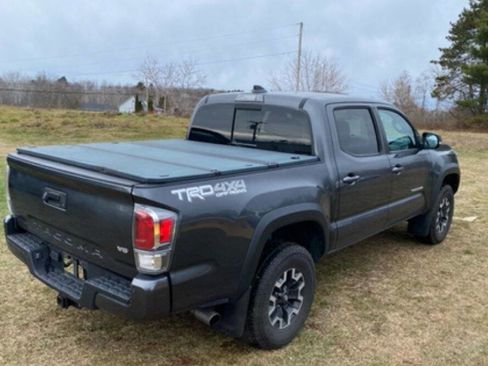 Used 2020 Toyota Tacoma TRD Off-Road w/ Technology Package image 19