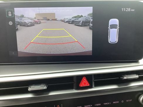 Used 2024 Kia Sorento EX w/ Panoramic Sunroof Package FWD image 13