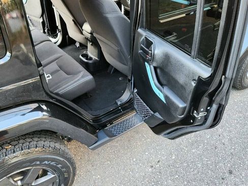 Used 2015 Jeep Wrangler Unlimited Sahara AWD/4WD image 34