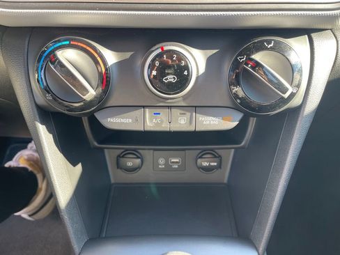 Used 2020 Hyundai Kona SE AWD/4WD image 10