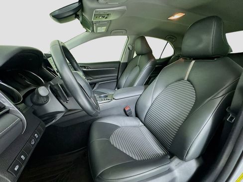 Used 2023 Toyota Camry SE image 8