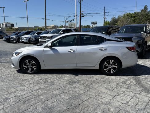 Used 2023 Nissan Sentra SV image 4