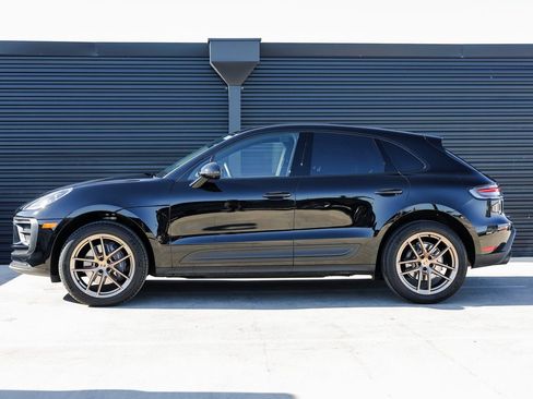 Used 2025 Porsche Macan AWD/4WD image 2