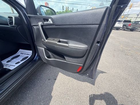 Used 2022 Kia Sportage LX AWD/4WD image 45