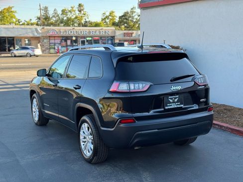 Used 2020 Jeep Cherokee Latitude FWD image 4