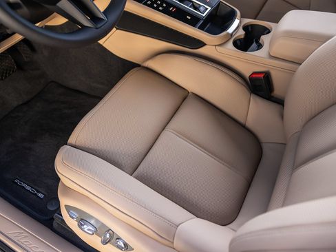 Certified 2026 Porsche Macan AWD/4WD image 31