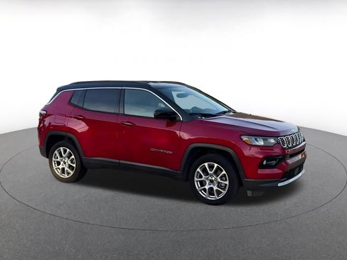 Used 2025 Jeep Compass Limited image 2