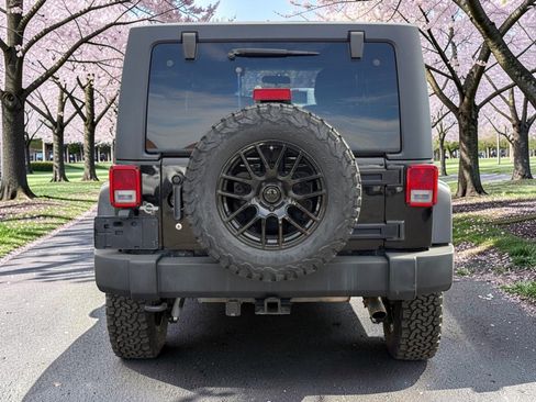 Used 2011 Jeep Wrangler Unlimited Sahara w/ Mopar Chrome Edition Group AWD/4WD image 6