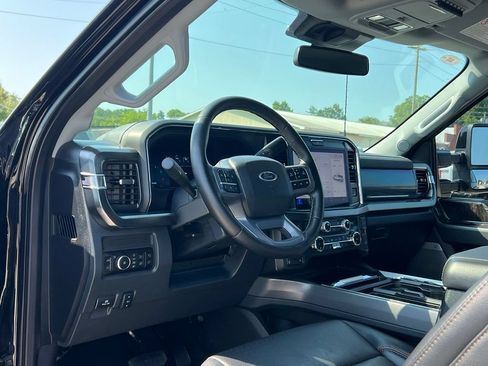 Used 2025 Ford F250 Lariat w/ Tremor Off-Road Package AWD/4WD image 12