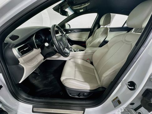 Used 2025 Genesis G70 2.5T RWD image 13