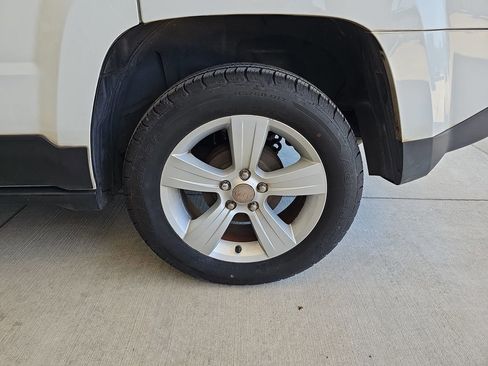 Used 2014 Jeep Patriot Latitude FWD image 33