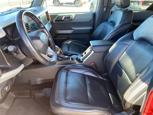 Used 2021 Ford Bronco Badlands image 9