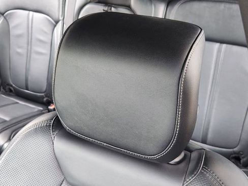 Certified 2024 Jeep Wagoneer Series II w/ Flexible Seating Group RWD image 14