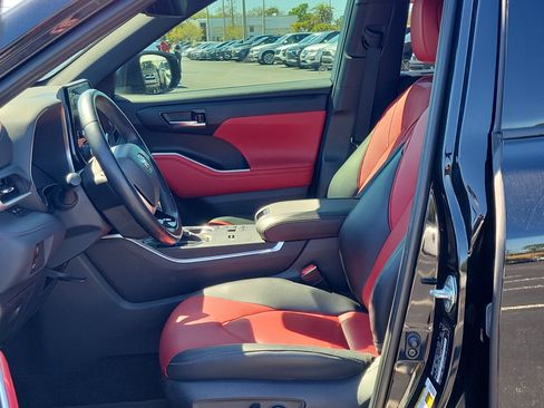 Used 2023 Toyota Highlander XSE image 22