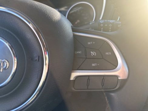 Used 2019 Jeep Compass Latitude image 17