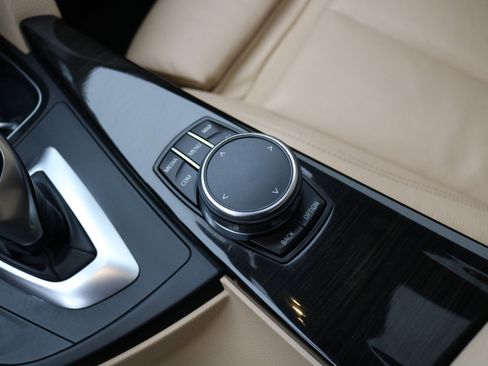 Used 2018 BMW 330i xDrive 330xi Sedan w/ Premium Package image 32