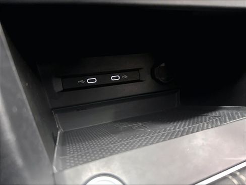 Used 2022 Volkswagen Taos SE FWD image 19