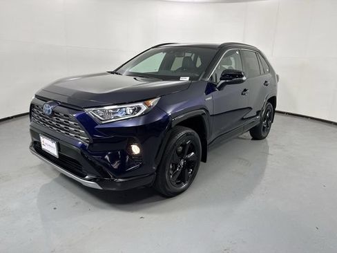 Used 2020 Toyota RAV4 XSE w/ XSE Grade Weather Package AWD/4WD image 2