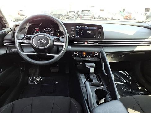 Used 2023 Hyundai Elantra SEL image 18