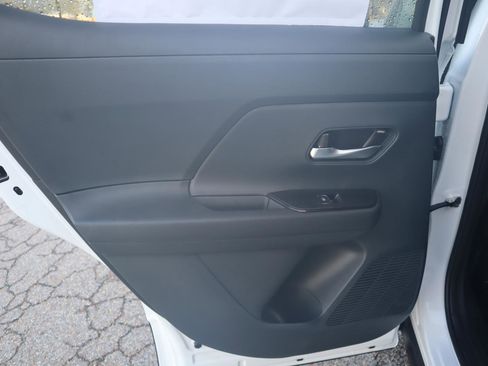 New 2026 Nissan Kicks SR w/ SR Premium Package FWD image 36