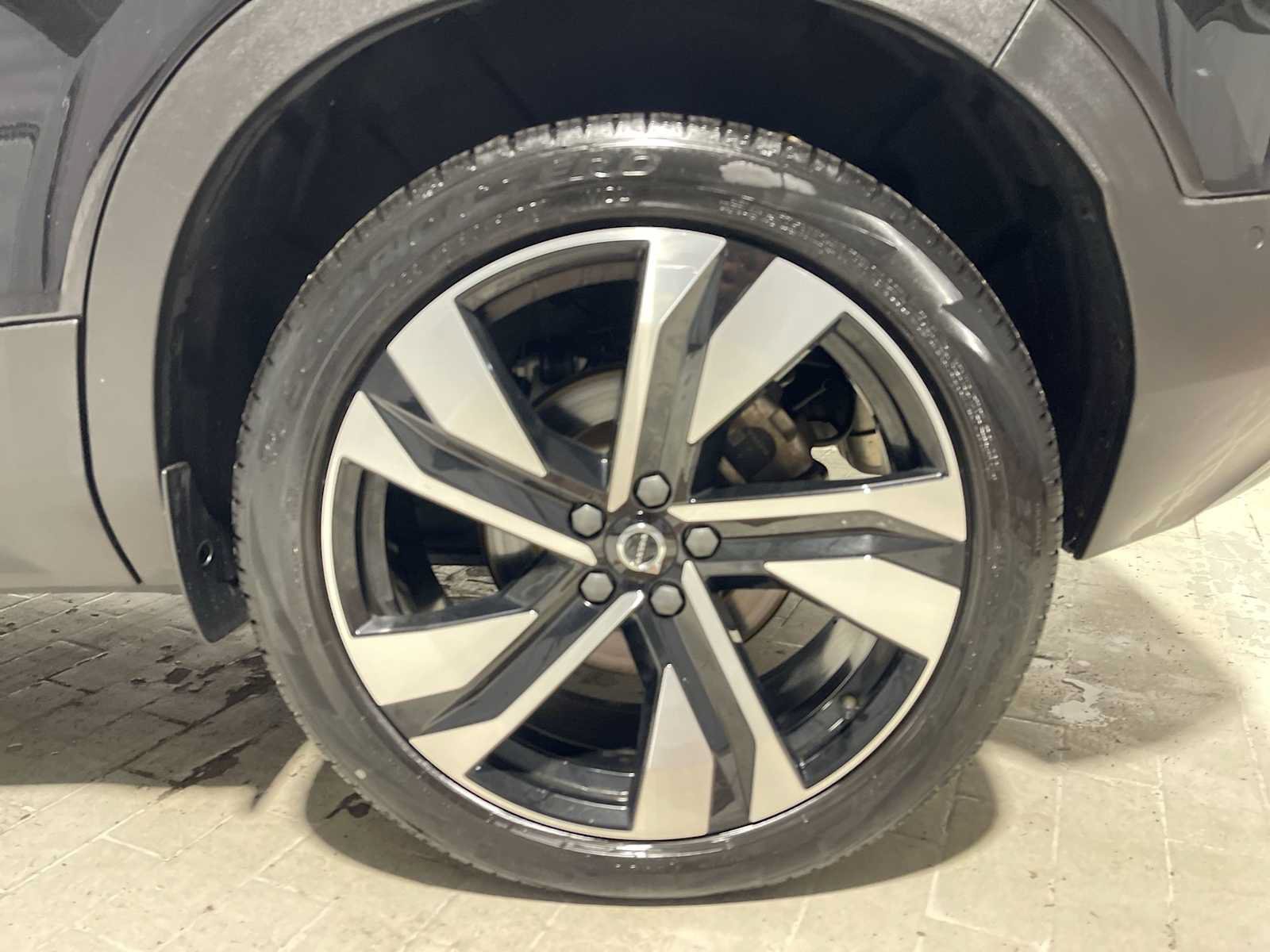 Used 2024 Volvo XC40 B5 Plus w/ Climate Package AWD/4WD image 8
