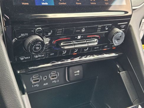 New 2025 Jeep Grand Cherokee Limited w/ Black Appearance Package image 16