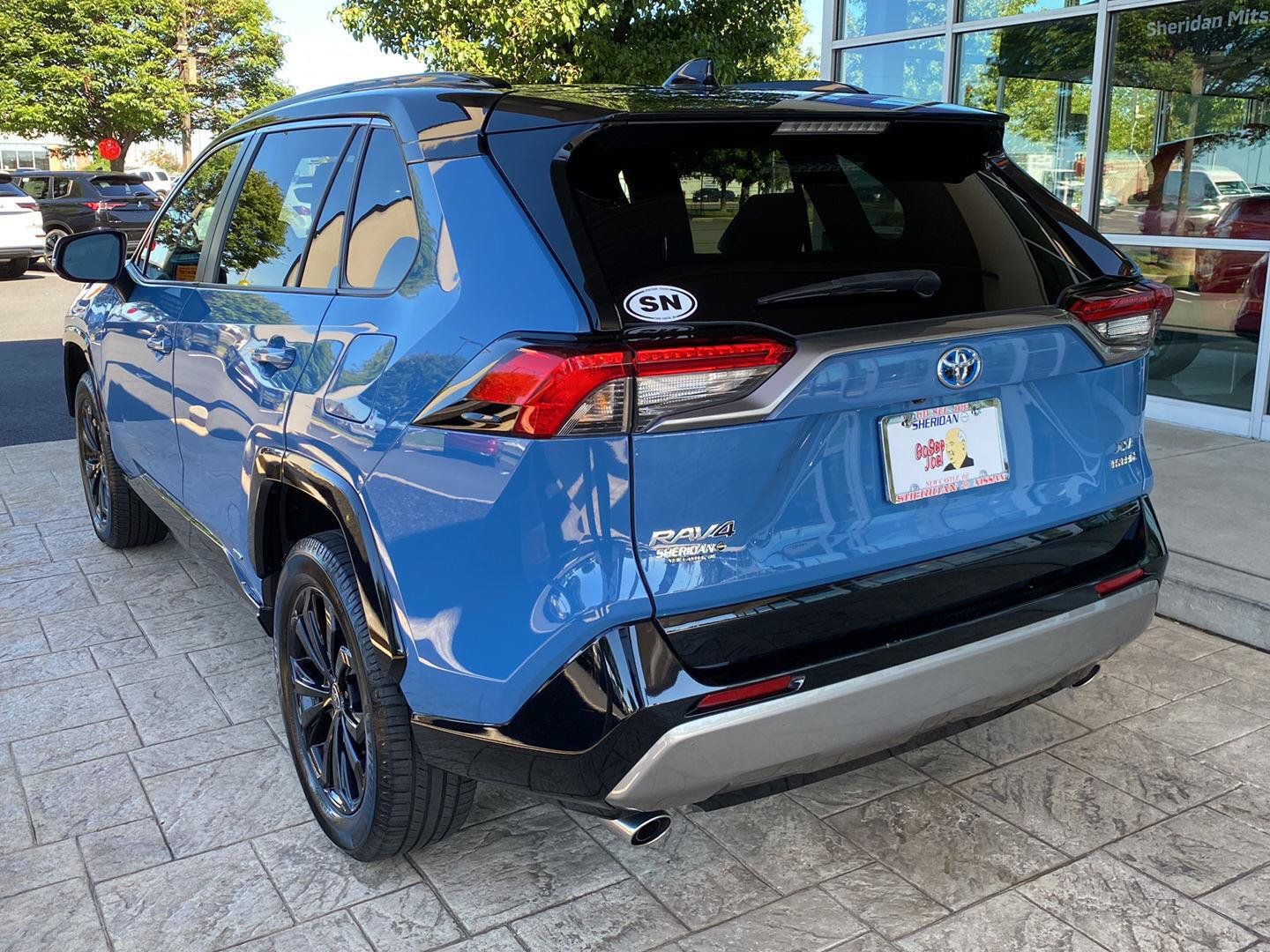 Used 2022 Toyota RAV4 XSE w/ XSE Grade Weather Package AWD/4WD image 5