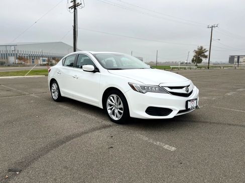 Used 2018 Acura ILX FWD image 3