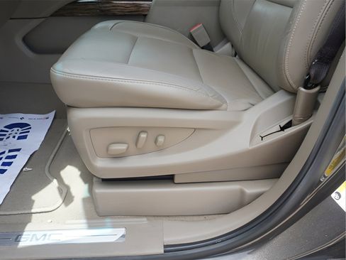 Used 2019 GMC Yukon XL SLT image 17