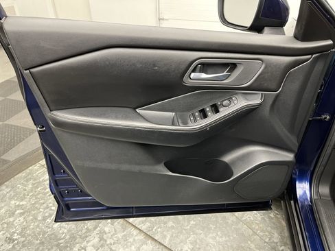 Used 2024 Nissan Rogue SV image 6