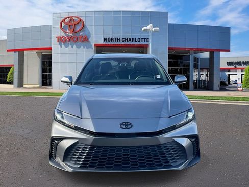 Used 2025 Toyota Camry SE w/ Convenience Package FWD image 3