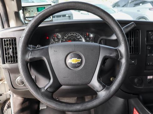 Used 2016 Chevrolet Express 4500 w/ Chrome Appearance Package image 18