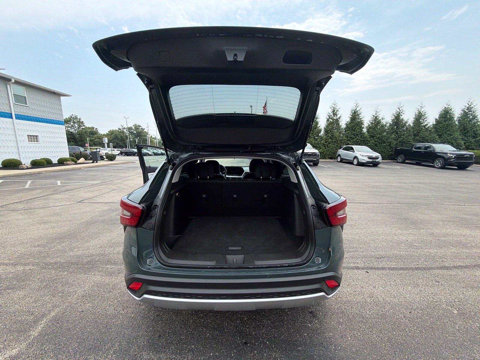 Used 2025 Chevrolet Trax LT w/ Driver Confidence Package FWD image 23