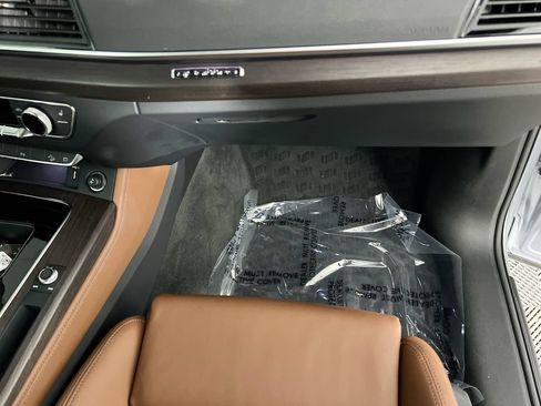 Used 2025 Audi Q5 e Premium Plus w/ Premium Plus Package AWD/4WD image 26
