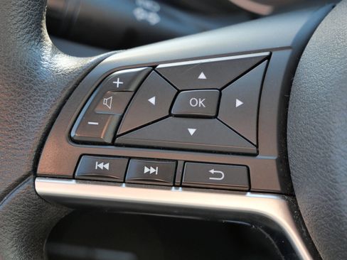 Used 2023 Nissan Versa SV image 31