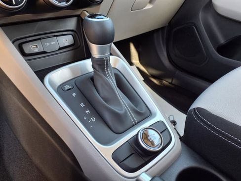 New 2025 Hyundai Venue SEL image 23