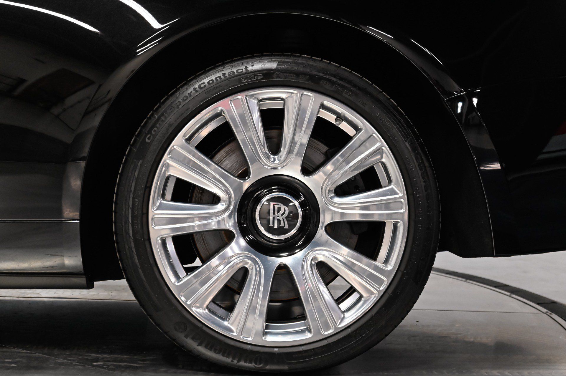 Used 2017 Rolls-Royce Dawn RWD image 29