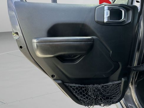 Used 2018 Jeep Wrangler Unlimited Sport S AWD/4WD image 37