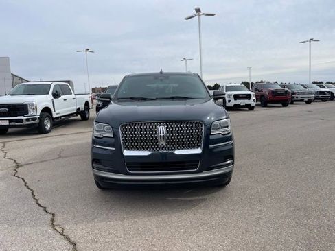 Used 2024 Lincoln Navigator Premiere image 2