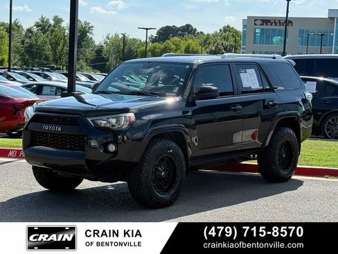 Used 2017 Toyota 4Runner SR5 AWD/4WD image 3