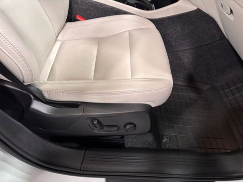 Used 2019 Volvo XC40 T5 Momentum image 18