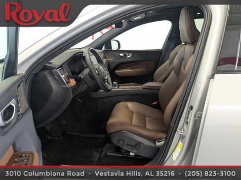 Certified 2024 Volvo XC60 B5 Plus AWD/4WD image 18
