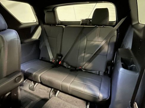 Used 2023 Chevrolet Traverse RS image 24