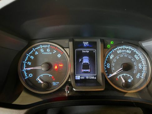 Used 2017 Toyota Tacoma TRD Sport image 14