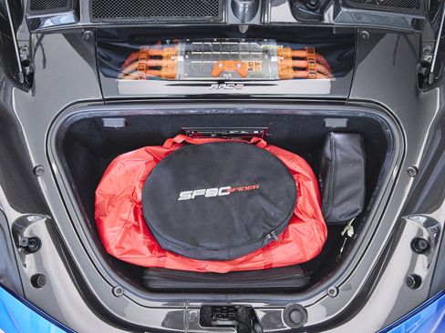 Used 2023 Ferrari SF90 Spider image 21