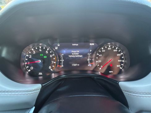 Used 2025 Jeep Compass Limited image 38