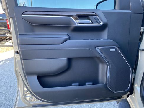 Used 2022 Chevrolet Silverado 1500 LT Trail Boss w/ LT Trail Boss Premium Package image 16