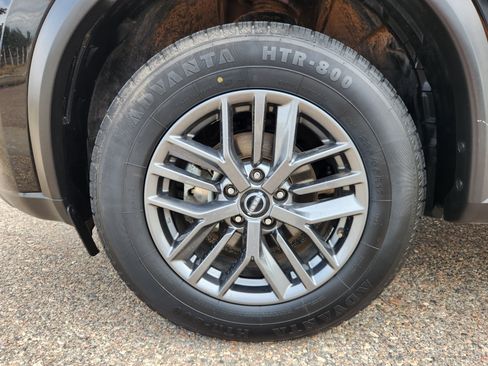 Used 2023 Nissan Rogue S image 15