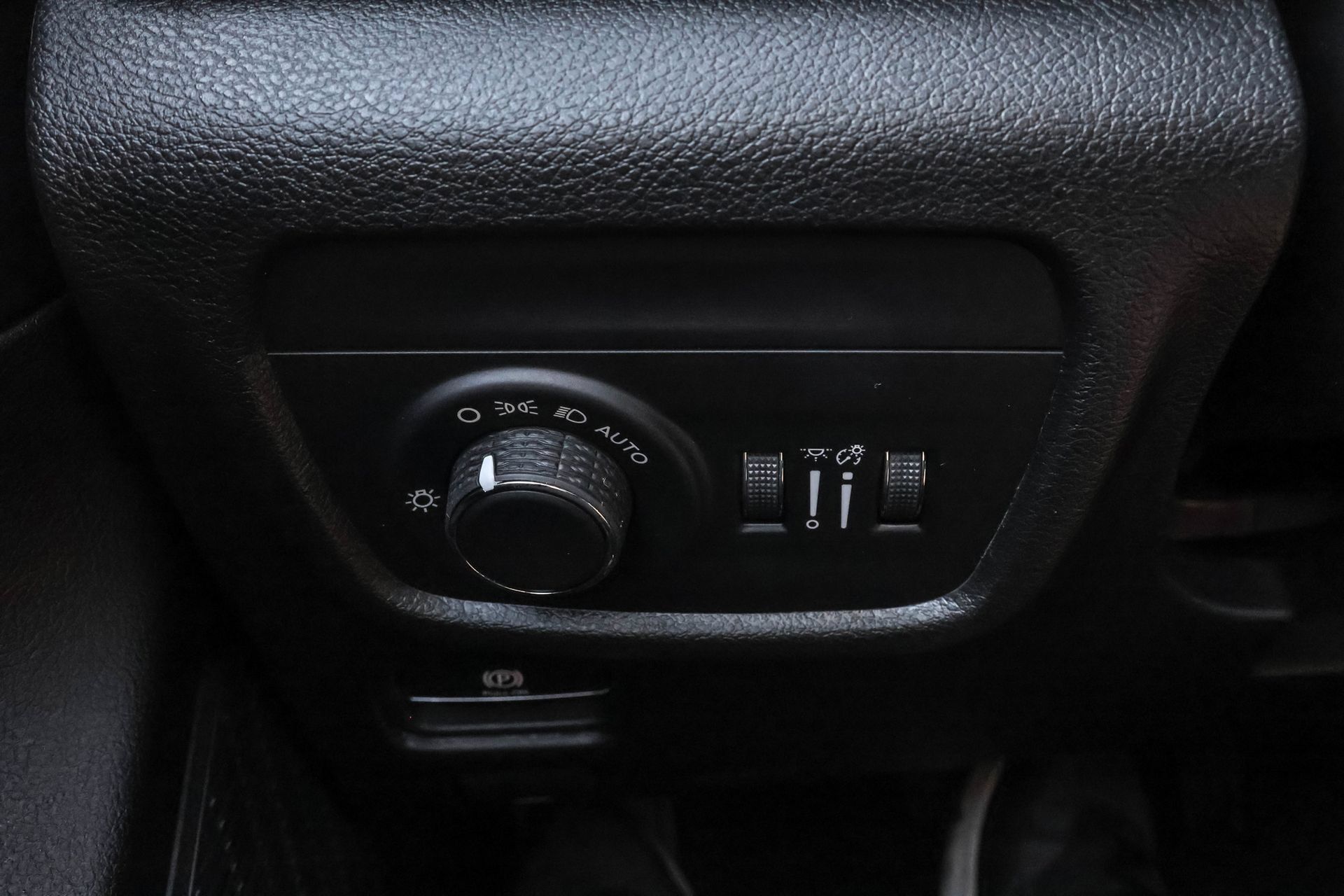 New 2025 Jeep Grand Cherokee Altitude AWD/4WD image 28