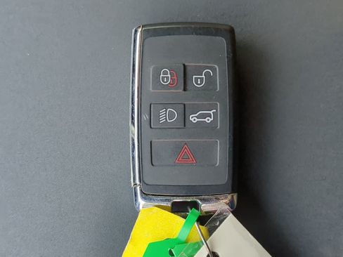 Used 2025 Land Rover Discovery Dynamic SE AWD/4WD image 37